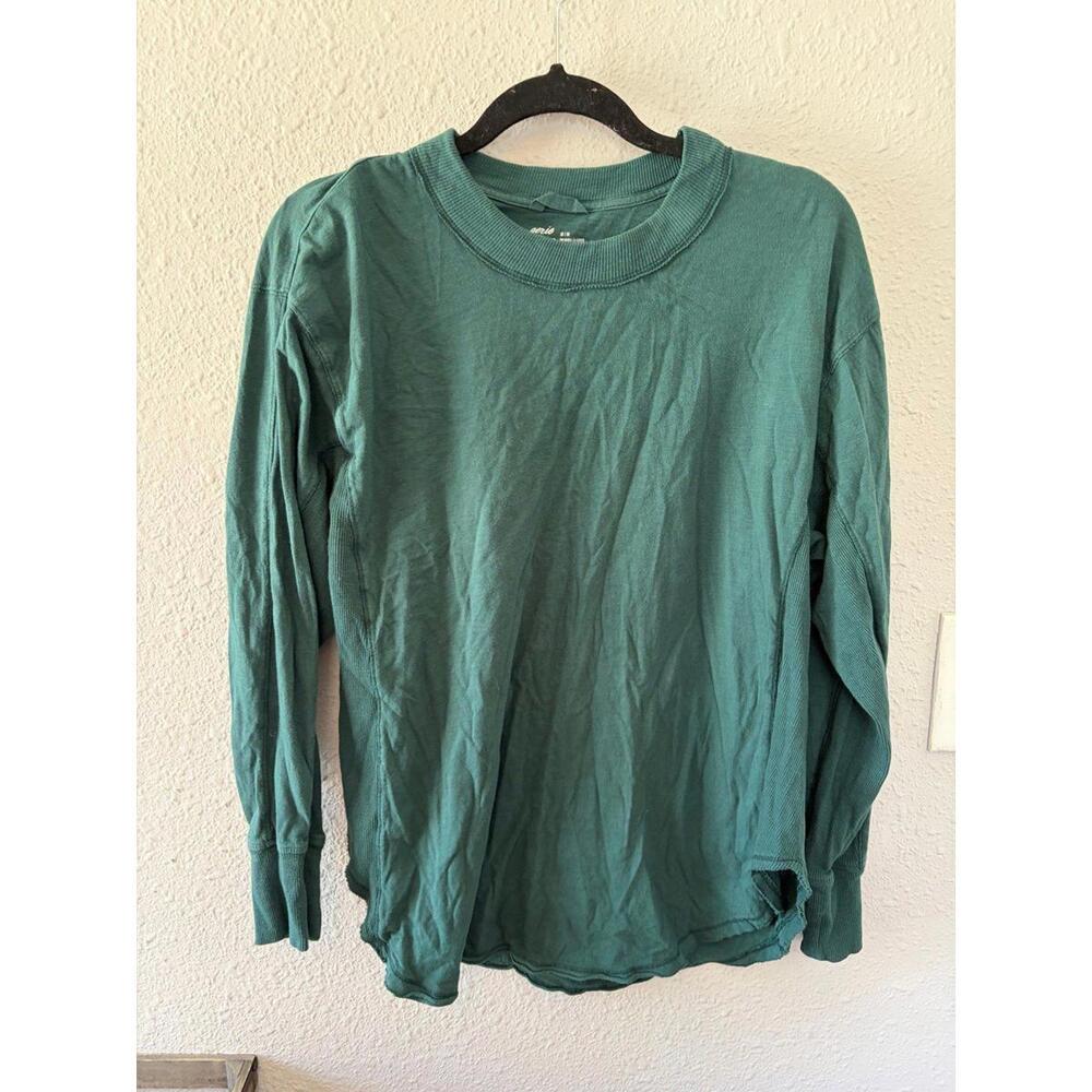 Aerie green long sleeve w/ ribbed details size M